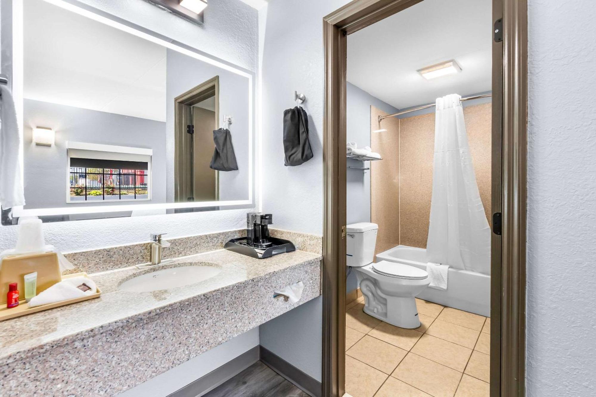 Quality Inn Lawrenceburg Екстериор снимка